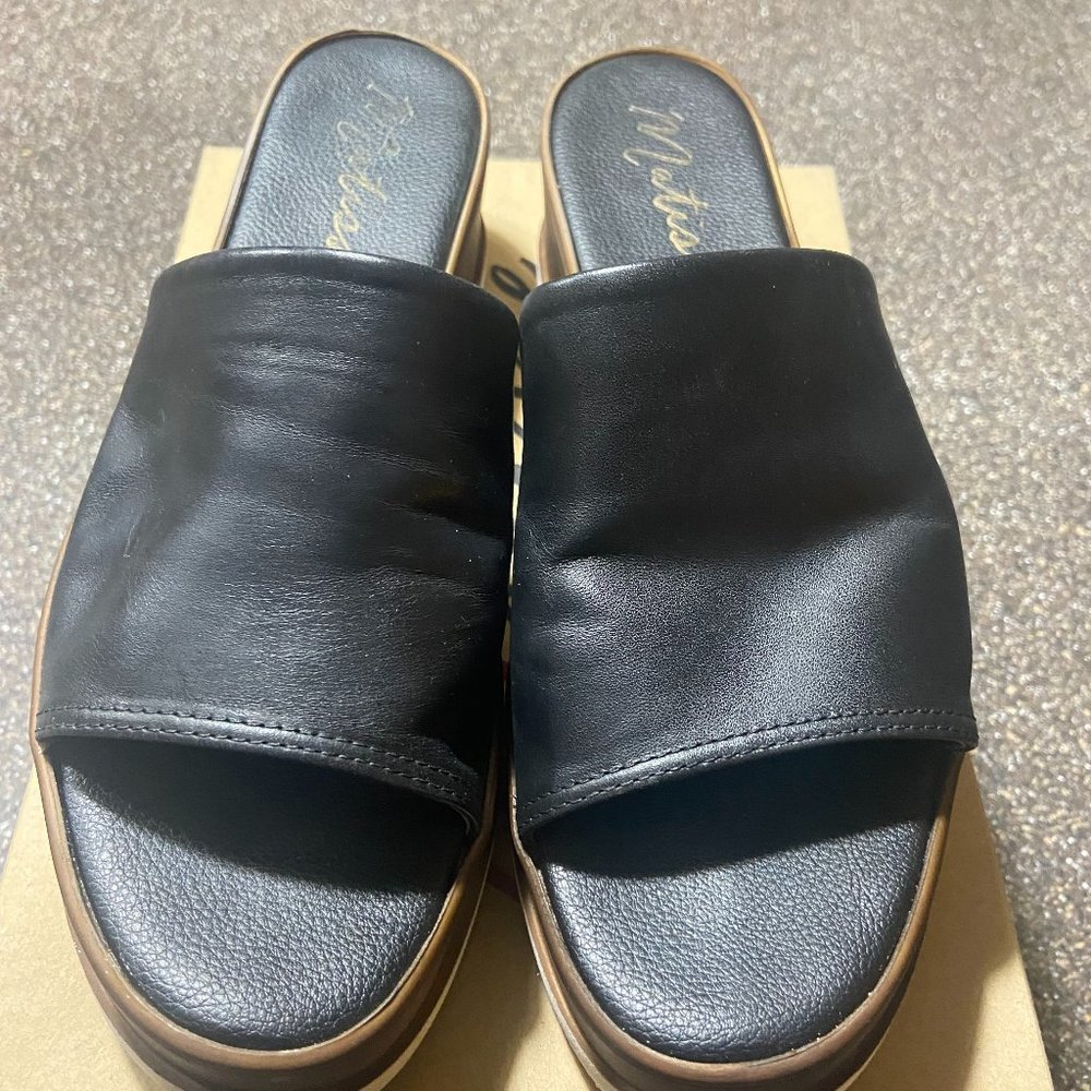 Matisse One Kiss Black Leather Slides - Size 9